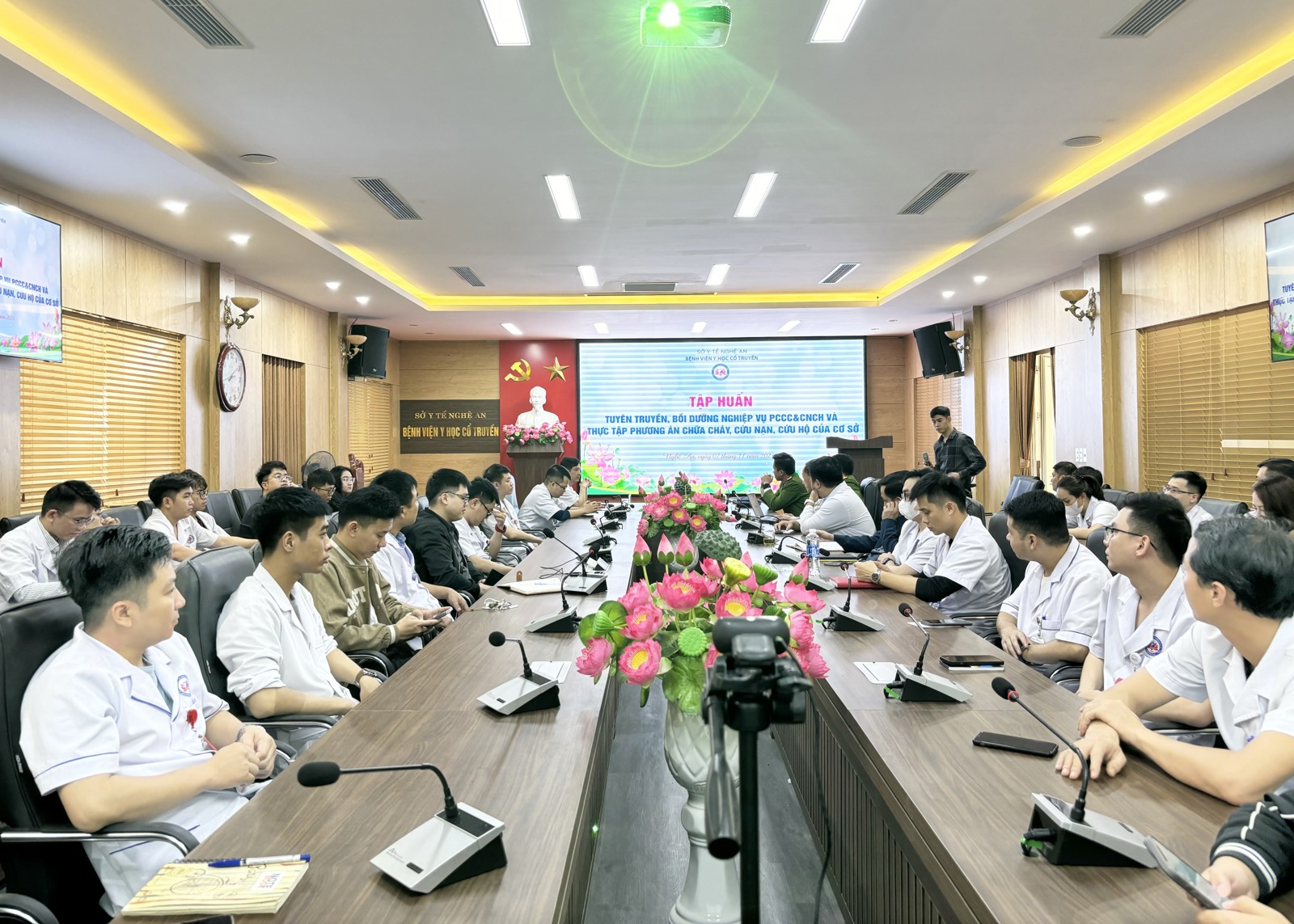 Media.NewsItem.ImageAlternateTextFormat