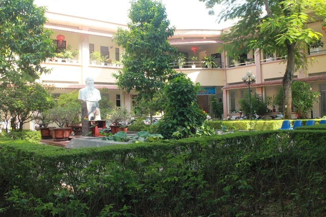 Media.NewsItem.ImageAlternateTextFormat