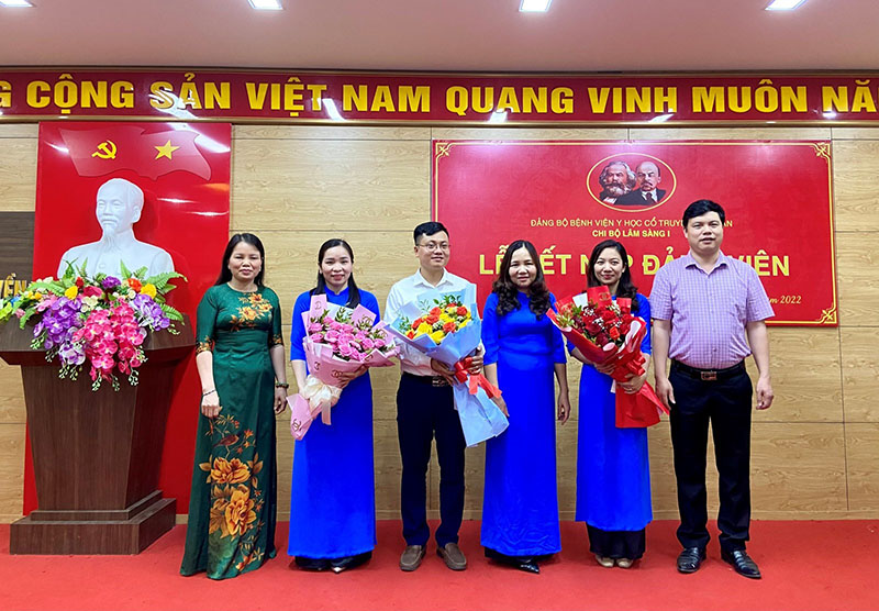 Media.NewsItem.ImageAlternateTextFormat